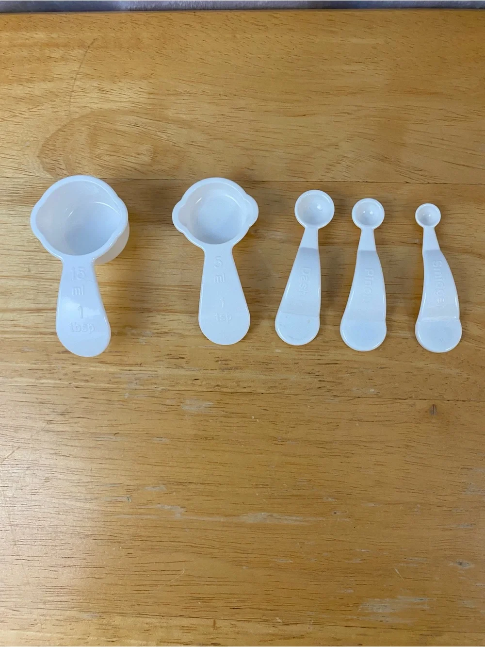 Vintage Tupperware White Mini Measuring Spoon Magnet Set